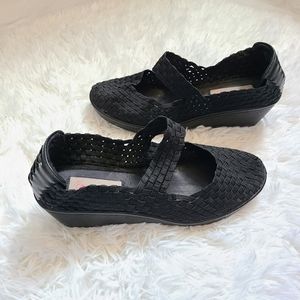 Baretraps black wedge comfort shoes ursula 8.5